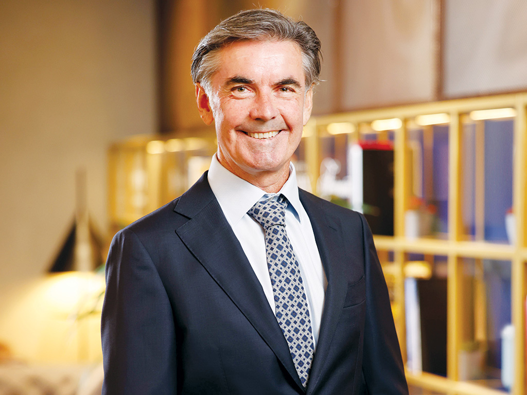  ACCOR ACCELERATES GROWTH